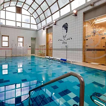 Hot Water Bed & Breakfast 3*